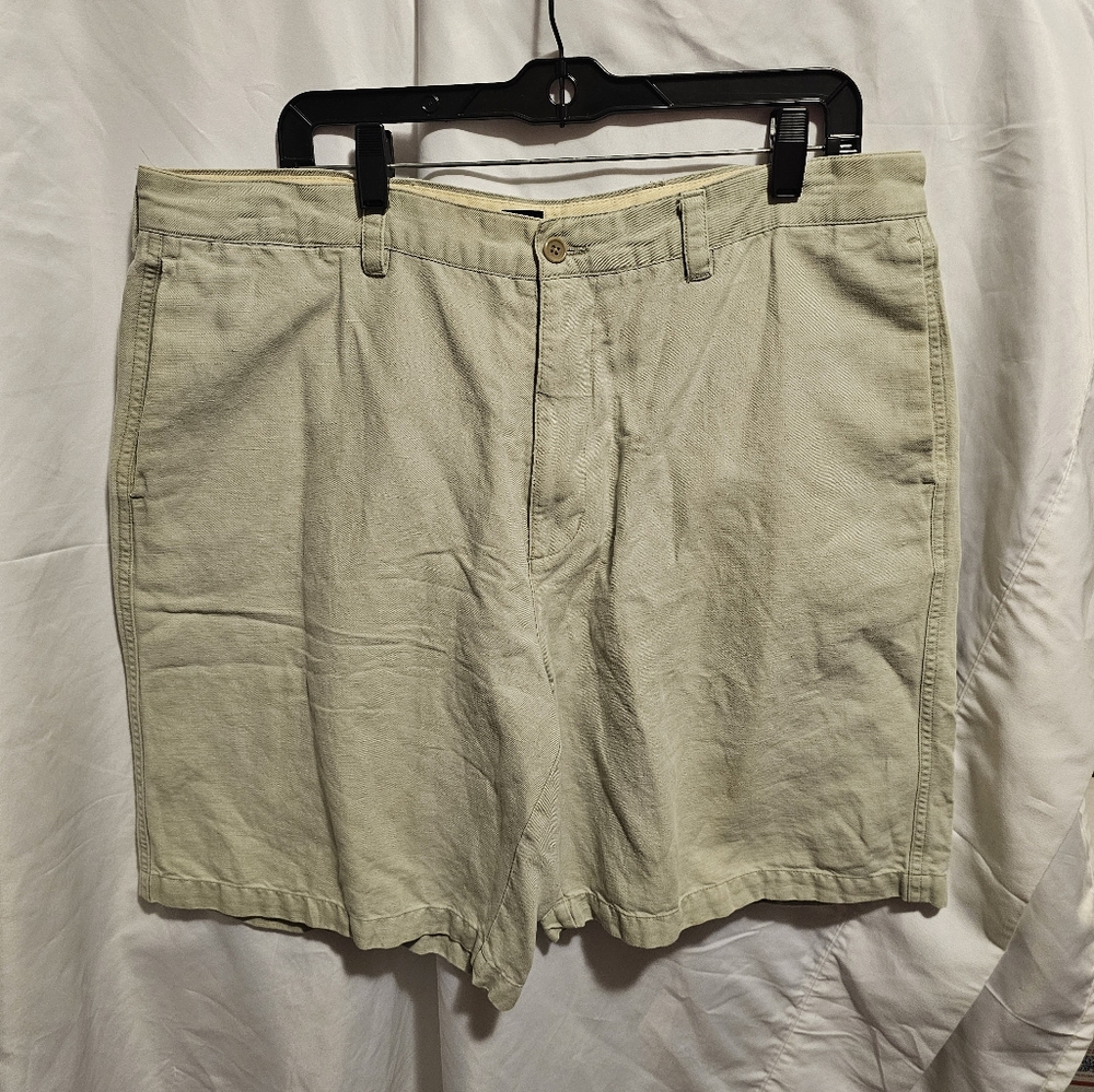 Men's Baige Izod Casual Shorts Size 38